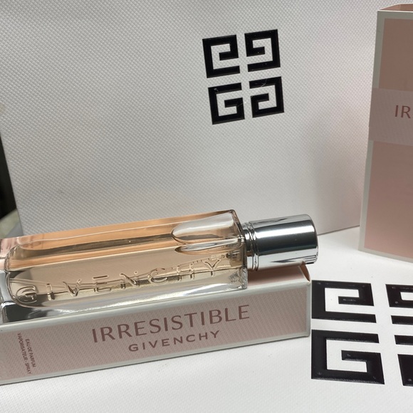 Givenchy Irresistible Very Floral - Picture 6 of 6
